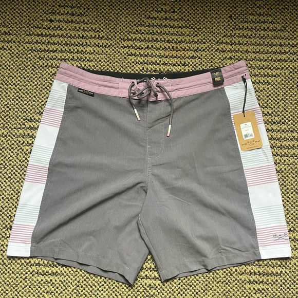 Dark Seas Division Hialeah Boardshort, Smoke, 34” Waist x 18”Length - Picture 1 of 4